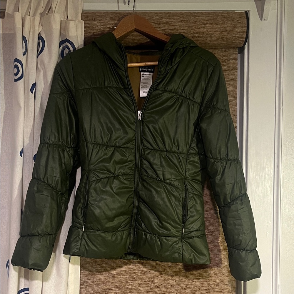 Patagonia Women's Forest Green Puffer Coat - Women’s S